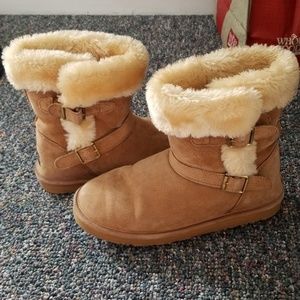 Warm fuzzy boots